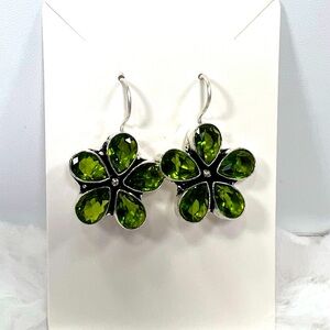 Peridot Flower 🌸 925 Earrings (synthetic stones)